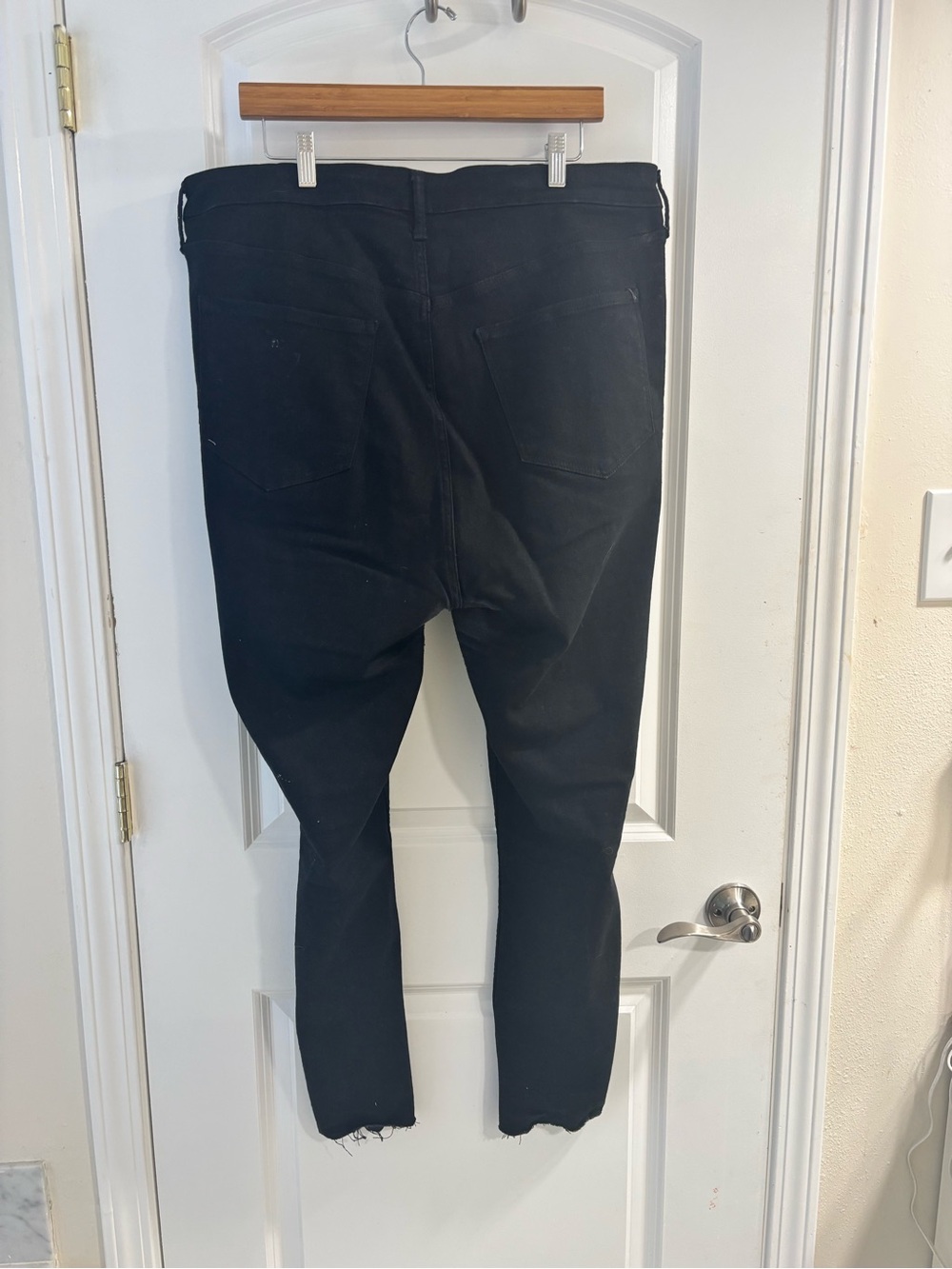 Old Navy Black Extra High-Rise Rockstar Super Skinny Jeans - Picture 5 of 6